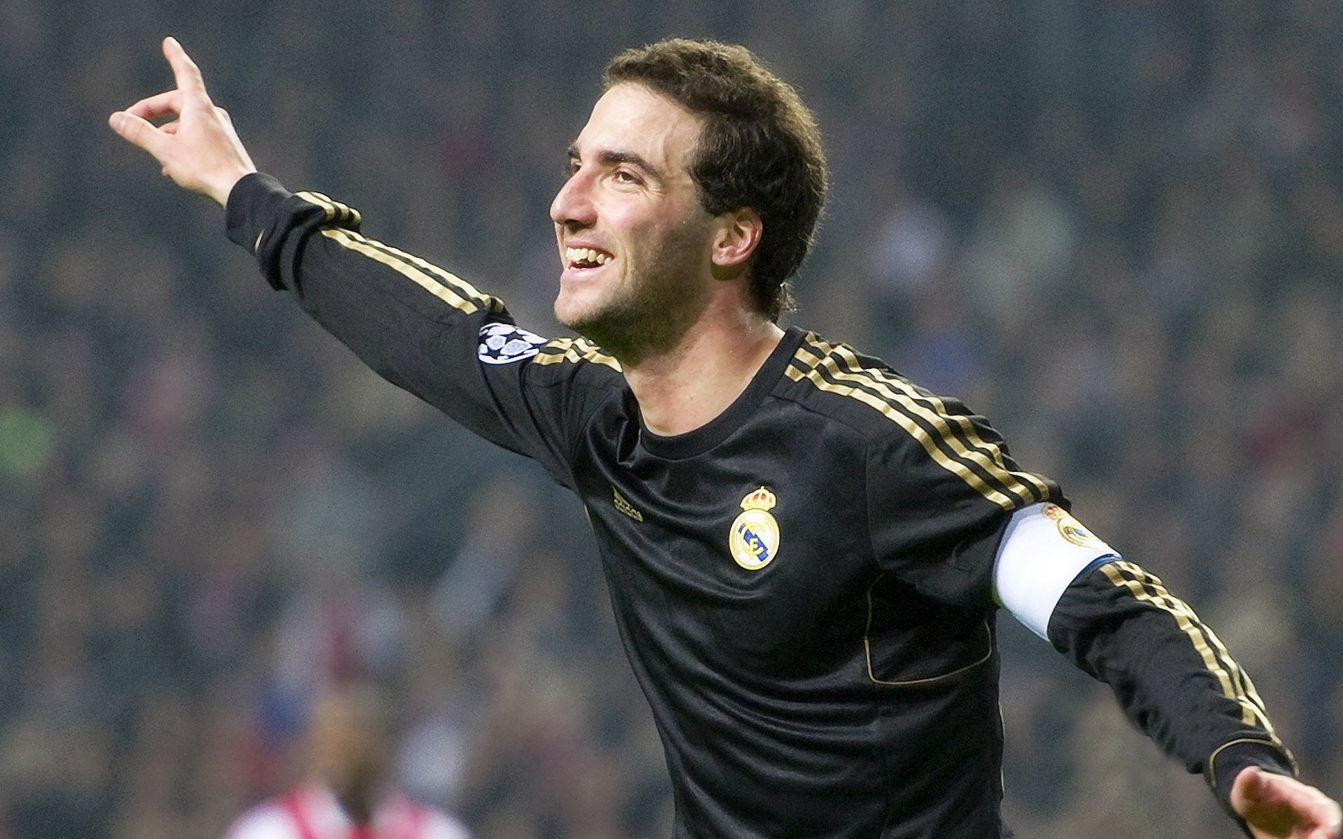 基：全黑队的“防守大师”，每次关键防守都展现出无与伦比的技术